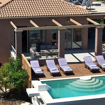 Astarte - Stilvi 4 Bedroom Private With Pool